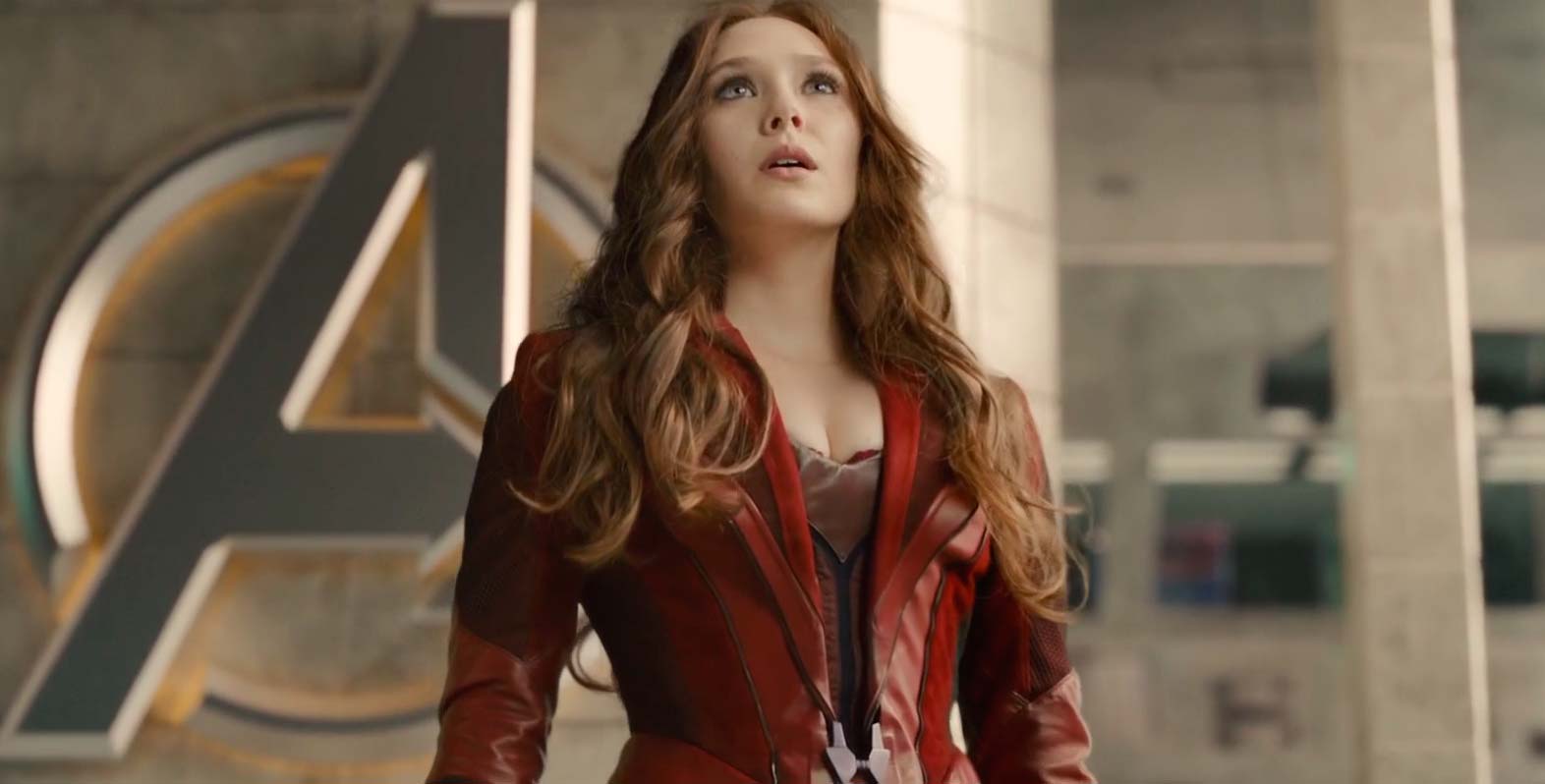 Pillan A Elizabeth Olsen Rodando Una Escena De Acción Para Vengadores Infinity War 