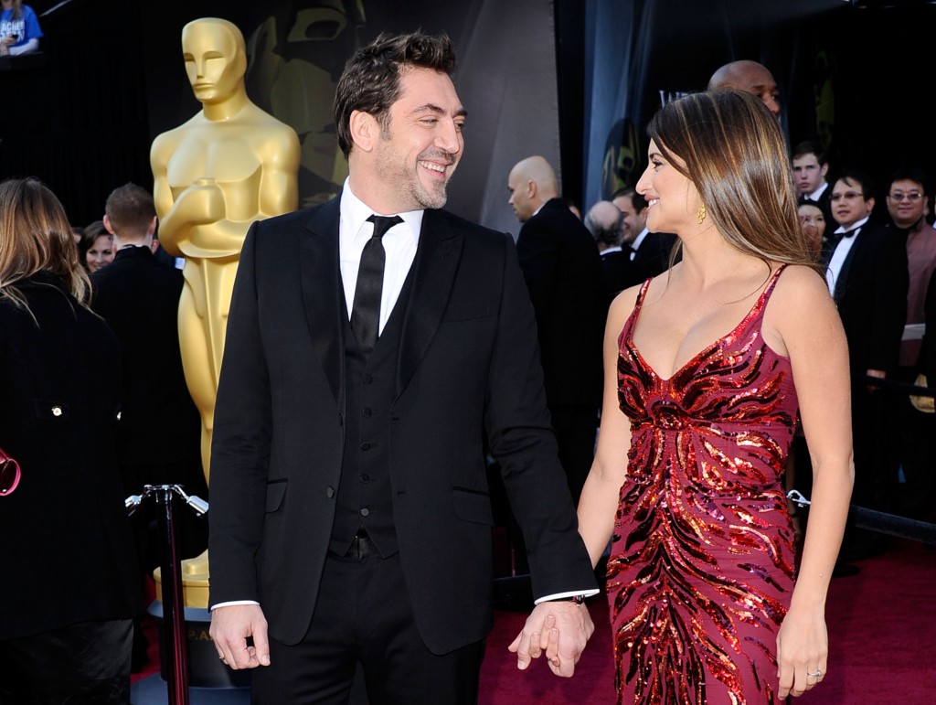 HOLLYWOOD, CA - FEBRUARY 27:  Actors Javier Bardem and Penelope Cruz arrive at the 83rd Annual Academy Awards held at the Kodak Theatre on February 27, 2011 in Hollywood, California.  (Photo by Kevork Djansezian/Getty Images)