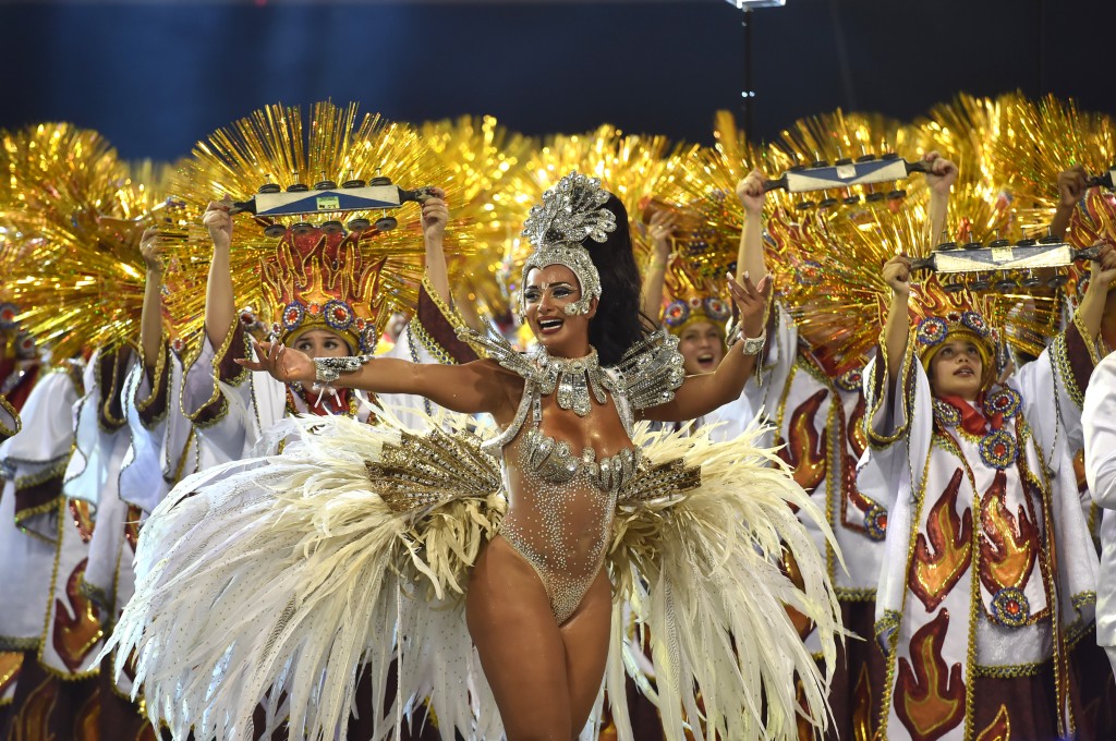 Revelers of the Aguia de Ouro samba school perform during the first night of the carnival parade at the Sambadrome in Sao Paulo, Brazil, on February 6, 2016. AFP PHOTO/NELSON ALMEIDA / AFP / NELSON ALMEIDA