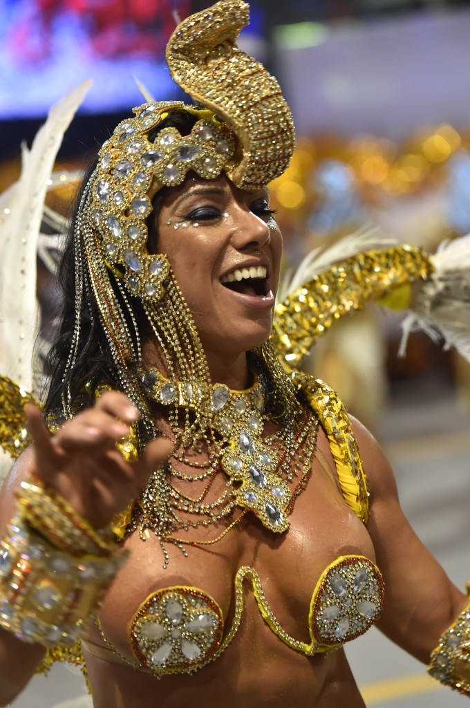 Revelers of the Aguia de Ouro samba school perform during the first night of the carnival parade at the Sambadrome in Sao Paulo, Brazil, on February 6, 2016. AFP PHOTO/NELSON ALMEIDA / AFP / NELSON ALMEIDA