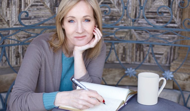 J.K. Rowling rompe el silencio sobre la ausencia de la reunión de Harry Potter