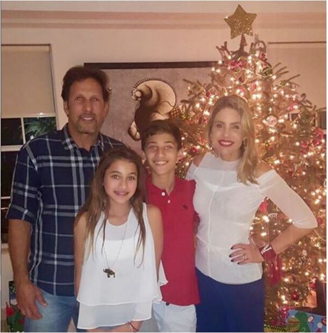 reconocida-periodista-y-presentadora-venezolana-maria-alejandra-requena-celebra-la-navidad-junto-a-su-esposo-e-hijos