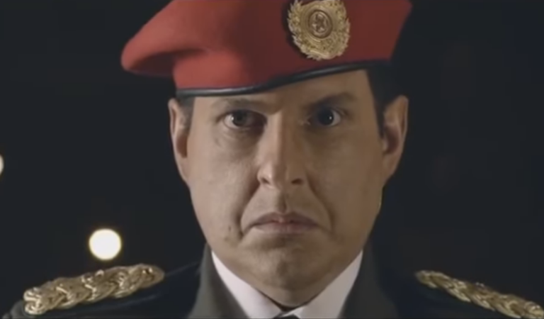 Hugo Chávez en la serie El Comandante sueña con interpretar a Donald Trump