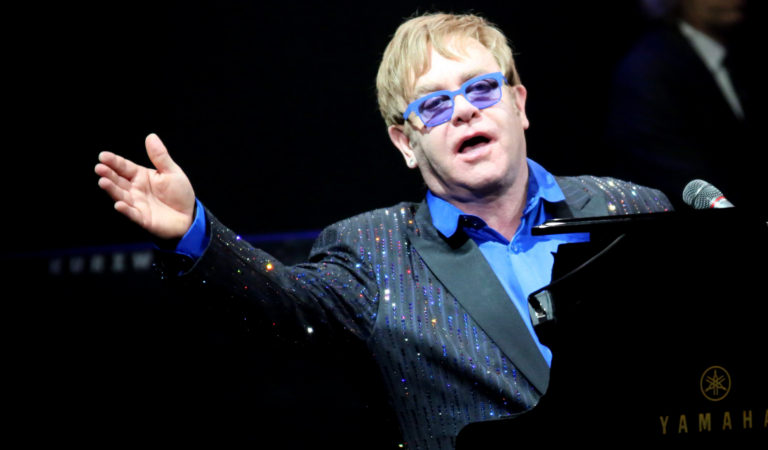 Elton John pospuso su gira de conciertos en Europa para 2023 🗓🎟