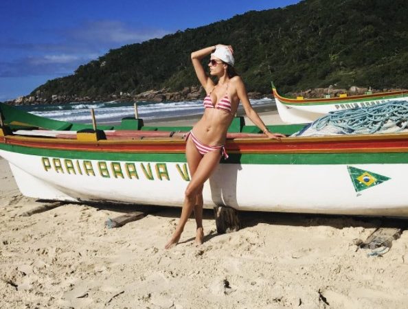 ¿Preparados? Acá el spam de fotos de Alessandra Ambrosio en sexy bikini ??