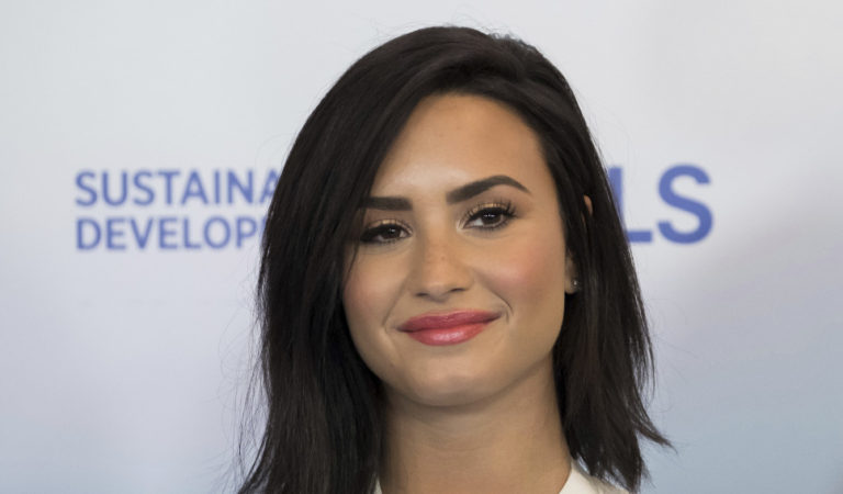 Demi Lovato es criticada por salir de rehabilitación con unos kilos de más ?