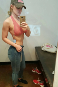 ¡Su arma más letal es su cuerpo! Conoce a Haley Drew la sexy policía