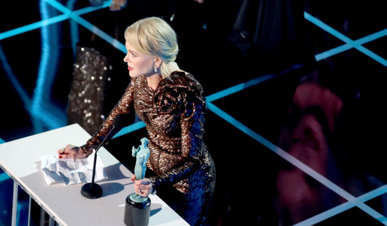 Nicole Kidman llora al recibir su SAG Award como mejor actriz dramática ?
