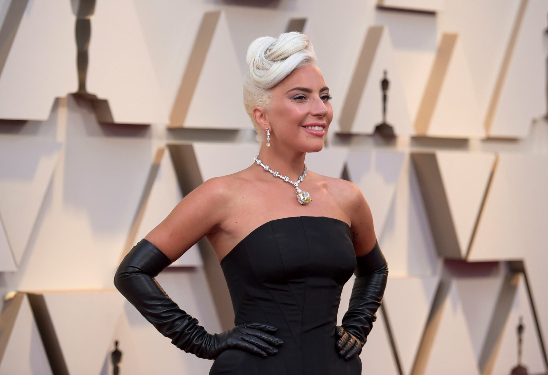 ¿cuánto Cuesta El Collar Que Lució Lady Gaga En Los Oscars 2019