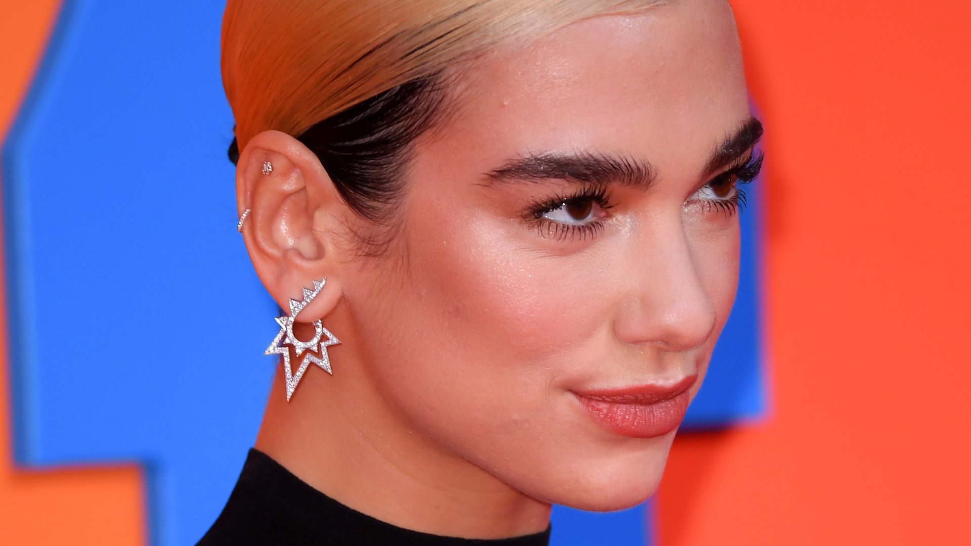 Exquisita! La foto marcada que confirma que a Dua Lipa no le gusta usar  sostén