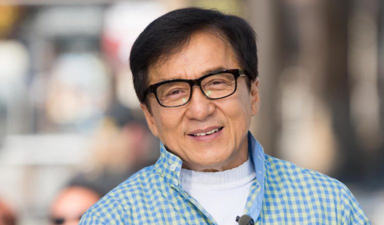 Jackie Chan calma a sus seguidores tras haberse sospechado que padecía coronavirus