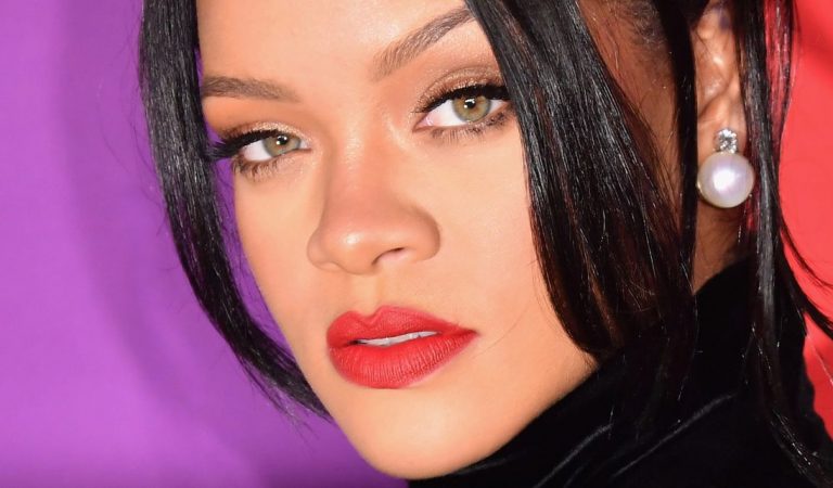 Rihanna causa polémica al “sacar la basura” con la salida de Trump