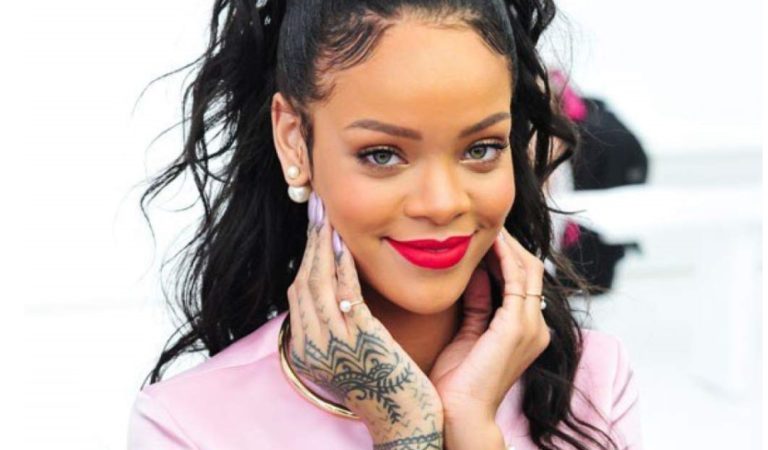 Video de Rihanna modelando lencería en su habitación causa furor en internet