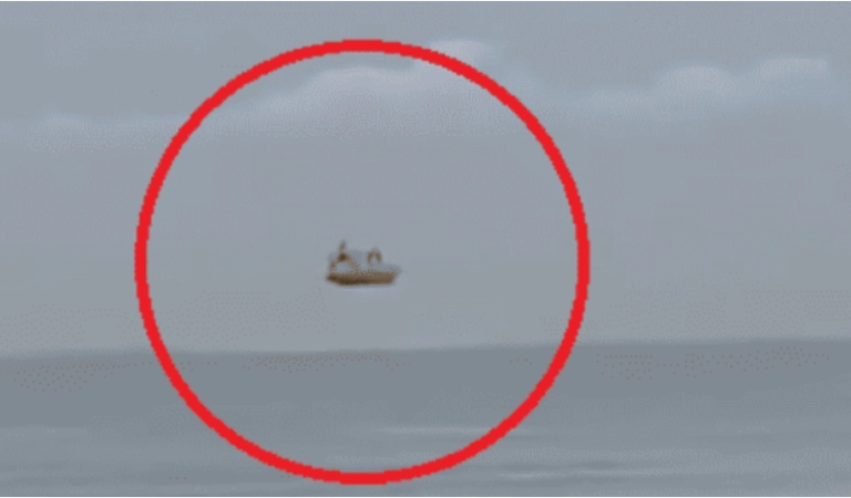 ¿Es un barco fantasma?  Captan a una extraña embarcación flotando en el aire [VIDEO]