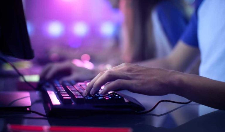 Adolescentes y porno: Aumenta el consumo de sitios web para adultos durante el confinamiento
