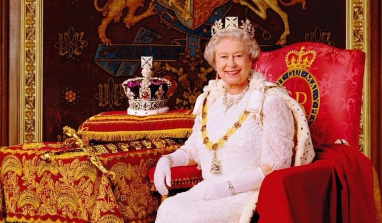 La reina Isabel II terminó celebrando su cumpleaños 94 con distanciamiento social y una discreta reunión ??