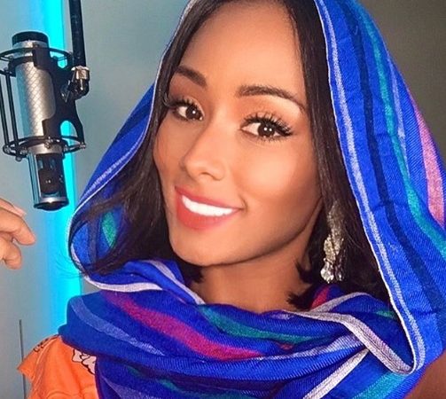 Alicia Banquez y The Gipsy estrenan un nuevo videoclip para celebrar el XXV aniversario de «Mi historia entre tus dedos» ?