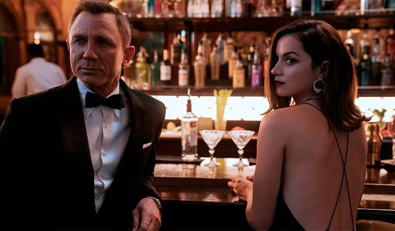 La próxima película de Bond debería ser dirigida por una mujer, dice Sam Mendes