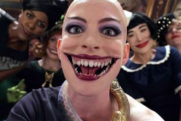 Anne Hathaway se disculpa por la película «Las Brujas»
