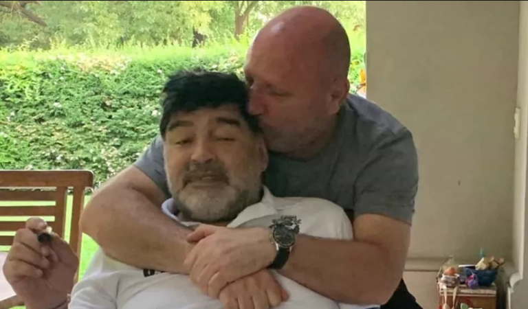 Denuncian que a Maradona lo emborrachaban en su propia casa, hasta balbucear