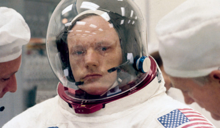 Subastarán inédito “selfie” de Neil Armstrong en su viaje a la Luna ??