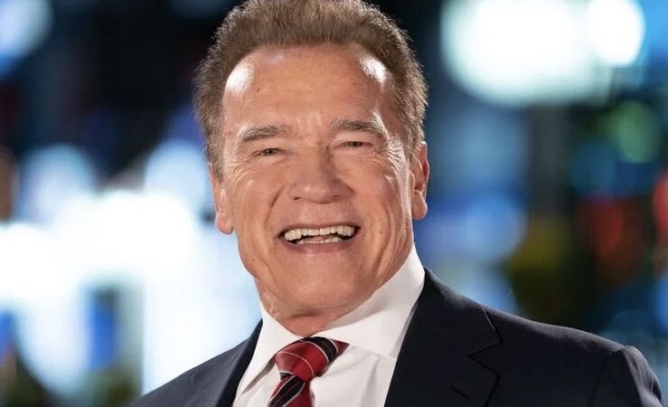 Arnold Schwarzenegger se vacunó contra la COVID-19 en California ??
