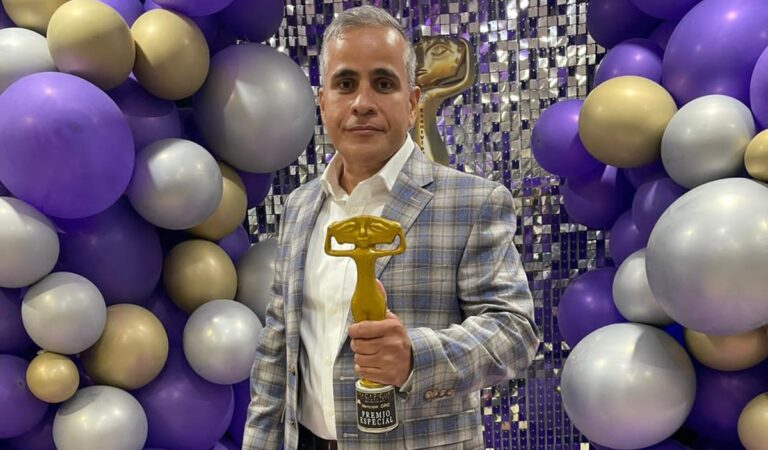¡Felicidades! El Director Oscar Rivas Gamboa recibió premio Tacarigua de Oro Internacional 👏🏆