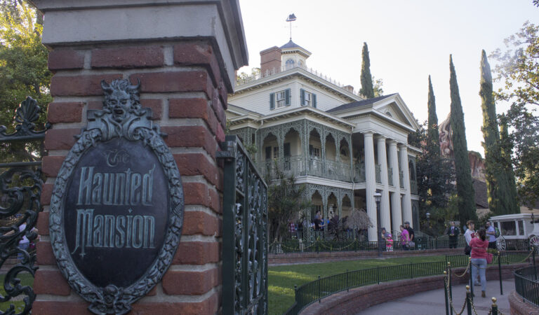 La película «Haunted Mansion» de Disney se hace con el director Justin Simien, de «Dear White People»