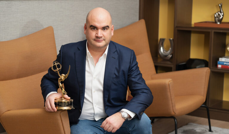 De la banca al mundo audiovisual: Gabriel Sanz ganó un Emmy por el documental «Periodismo en Dictadura» ??
