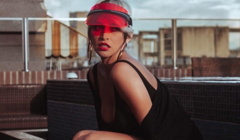 Veneka, una cantante venezolana con talento para exportar 👏🎶