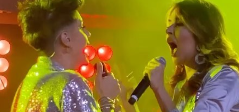 Las redes «estallaron» con el beso de Kiara y otra cantante venezolana [VIDEO]