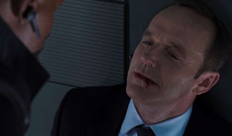 Loki confirma que Phil Coulson siguió muerto después de Vengadores en la línea temporal real del UCM