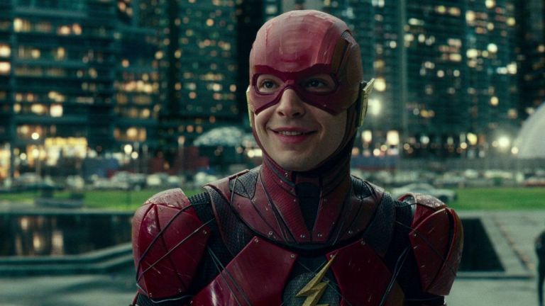 La imagen de la película de Flash revela el primer vistazo al logotipo del nuevo traje