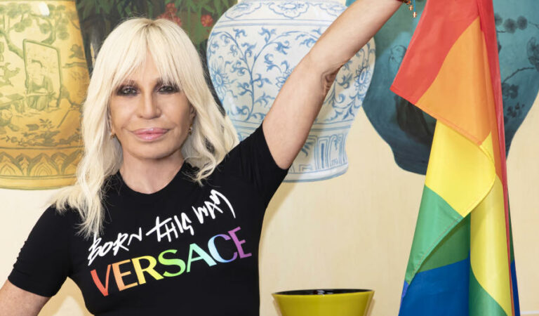 Versace lanza campaña por aniversario de «Born this way» ??️‍?