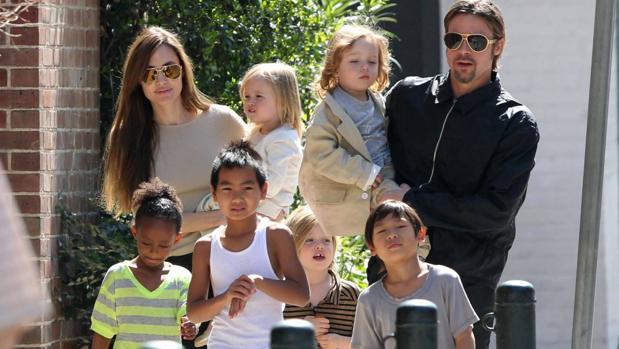No da su brazo a torcer: Angelina Jolie insiste en que 3 de sus hijos declaren en contra de Brad Pitt ??