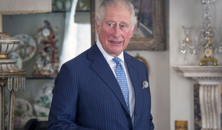 El príncipe Carlos se «esconde», tras las declaraciones de Harry y Meghan 😔🙃
