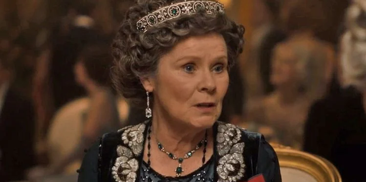 The Crown publica el primer vistazo a Imelda Staunton como la reina Isabel II