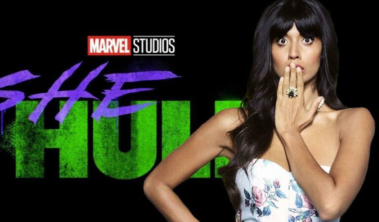 Jameela Jamil, la estrella de She-Hulk, promociona la serie de Marvel durante el rodaje