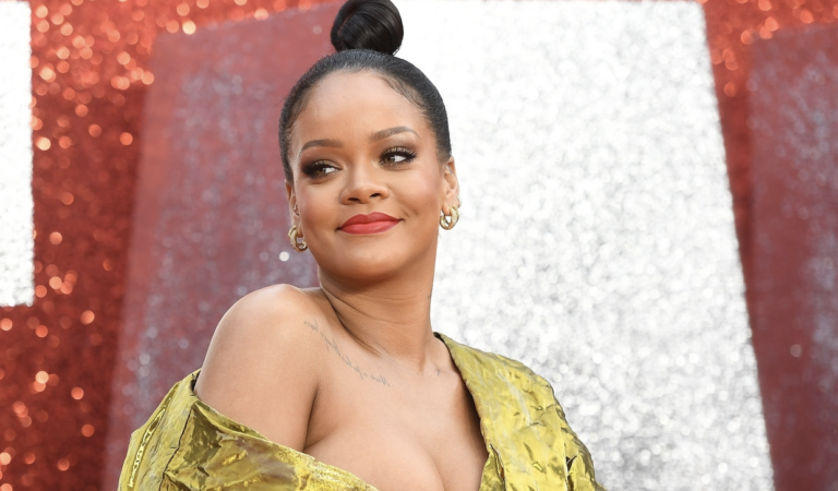 Inauguran estatua en honor a Rihanna en el Museo de la MET Gala