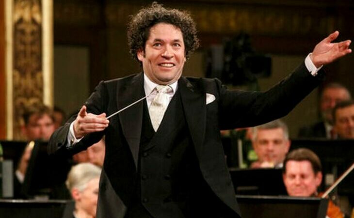 Gustavo Dudamel dirigió a la orquesta Chineke en desfile de Louis Vuitton 🎻👠