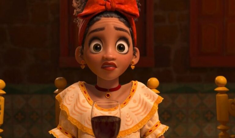 El guionista de Encanto confirma el detalle de la escena de Dolores e Isabela