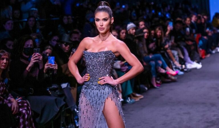 Con importantes iconos de la moda: Michell Roxana se destaca en la New York Fashion Week