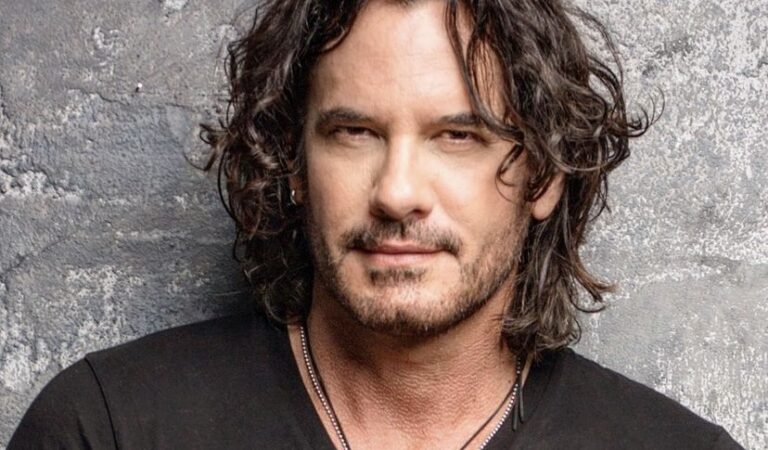 Mario Cimarro se convertirá en padre a sus 50 años ???