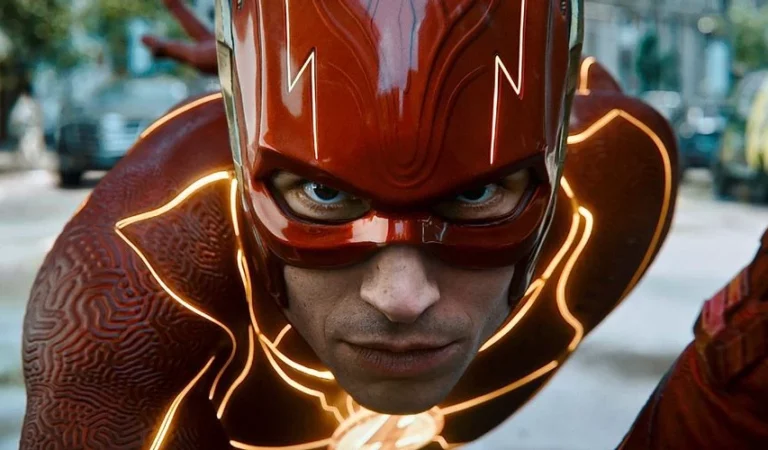 Ezra Miller podría continuar como The Flash en el nuevo DCU de James Gunn