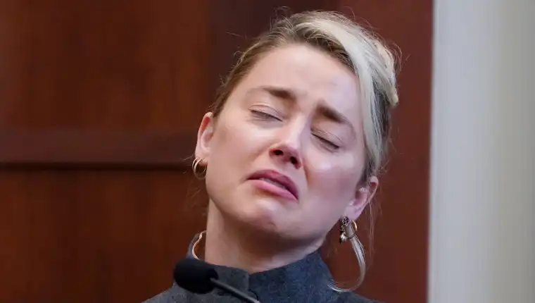 Amber Heard dice en el juicio que «quería mucho» a Johnny Depp después de que intentara matarla
