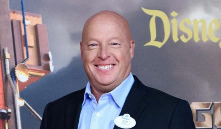Bob Chapek, consejero delegado de Disney, obtiene una prórroga de su contrato a pesar de las polémicas
