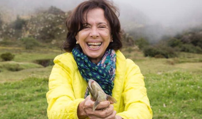 Así como la guayabera... por fuera quedó el miembro del esposo de