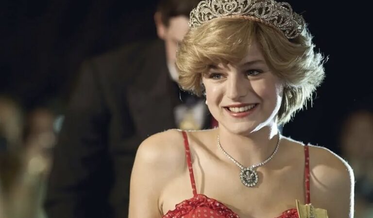Emma Corrin de ”The Crown” reveló que se identifica como no binaria ???