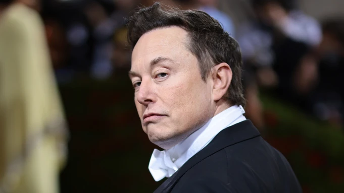 Después de que Elon Musk abandone el acuerdo con Twitter, el multimillonario es atacado en la red social