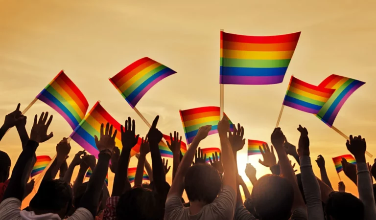 El 40% de los adultos LGBTQ no se sienten seguros en las redes sociales, según una encuesta de GLAAD